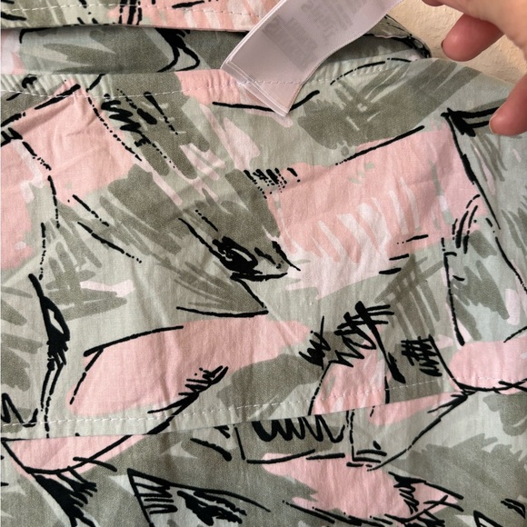 3/$20 Stranger Things Netflix Hopper Pink and Green Button Down Shirt - Picture 5 of 5